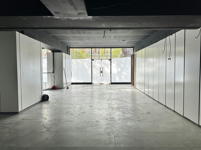 30-34 Chiswick High Rd, London for lease - Building Photo - Image 2 of 10