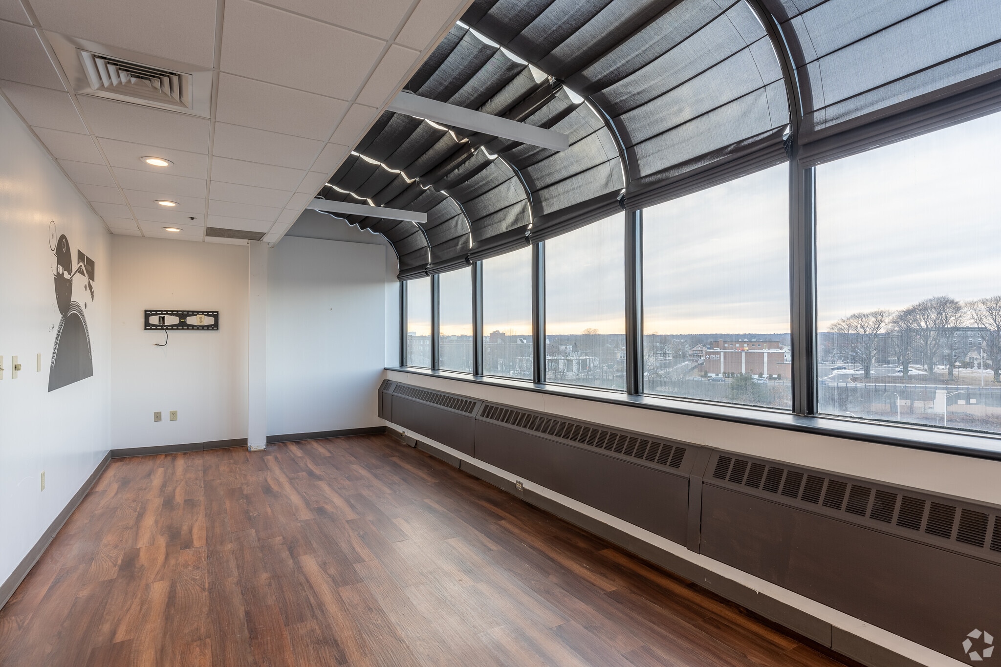 350 Fairfield Ave, Bridgeport, CT for lease Interior Photo- Image 1 of 1