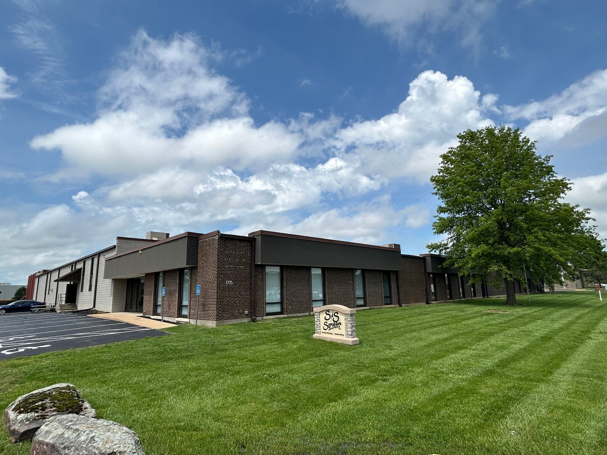 1717 Fenpark Dr, Fenton, MO for sale Building Photo- Image 1 of 9