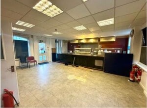 11-15 Park St W, Luton for lease Interior Photo- Image 1 of 8