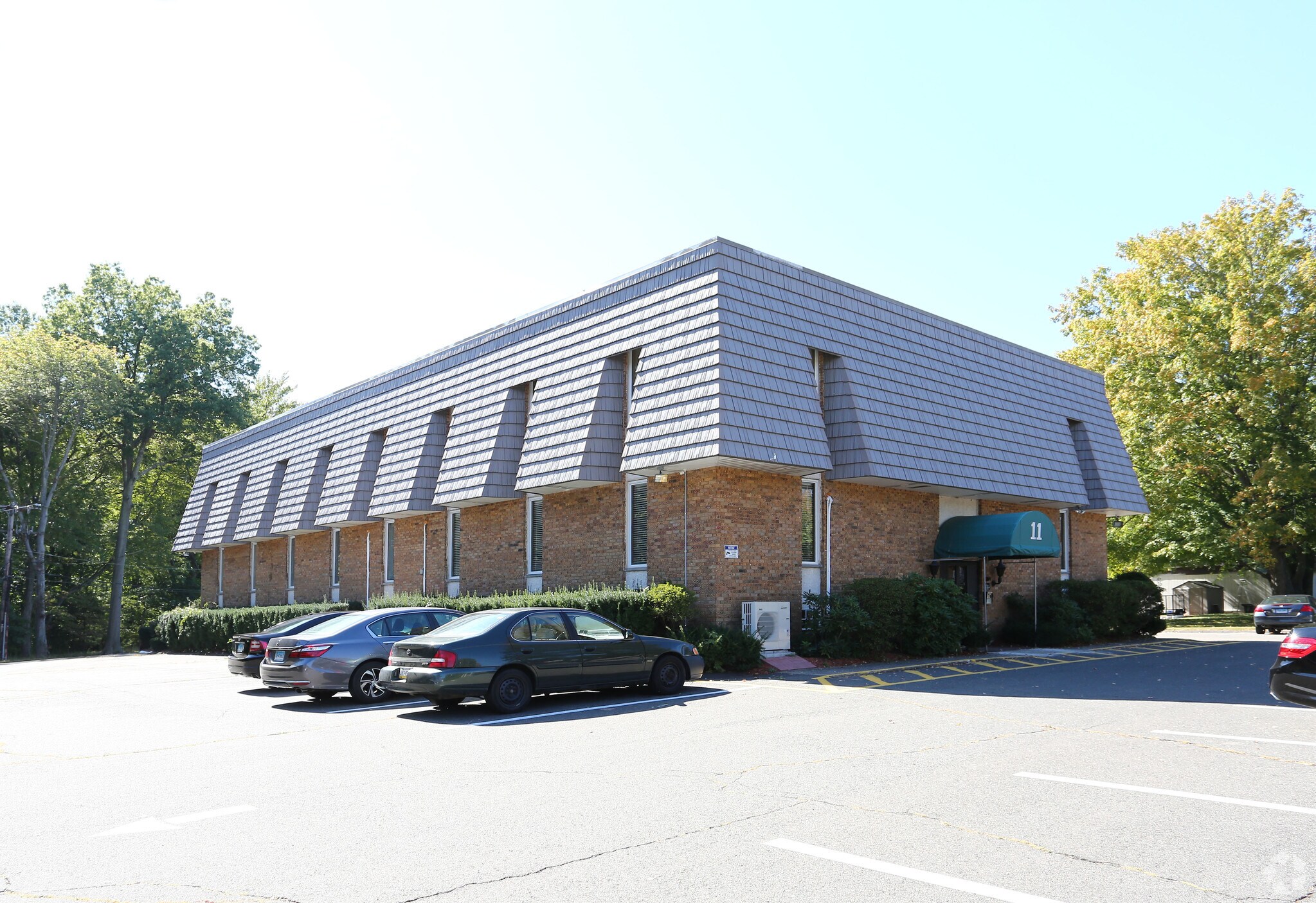 11 Mountain Ave, Bloomfield, CT for sale Primary Photo- Image 1 of 1