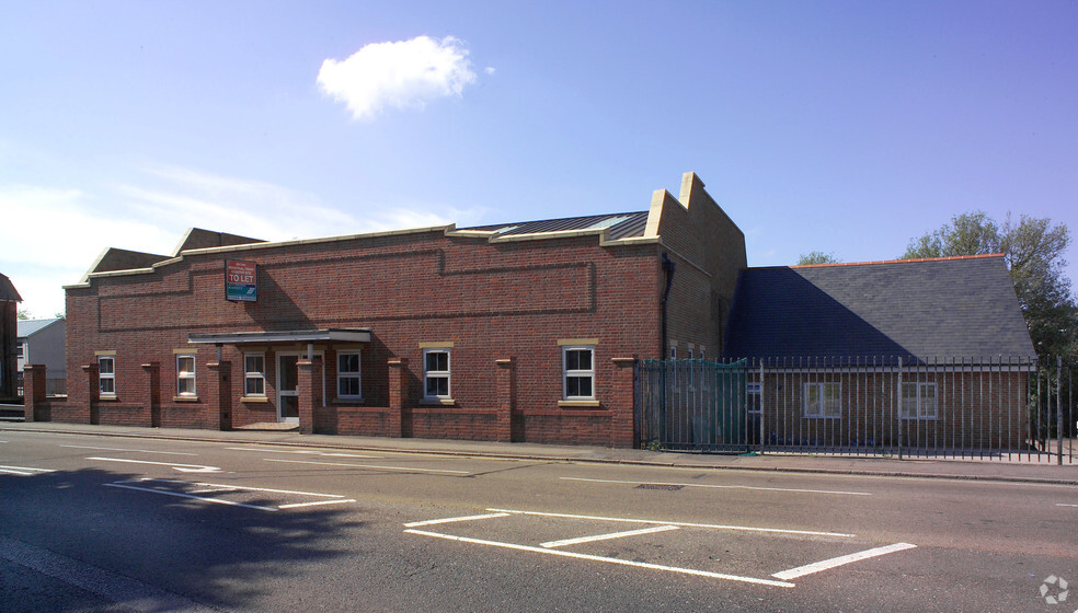 25-26 West Wycombe Rd, High Wycombe for lease - Building Photo - Image 2 of 2