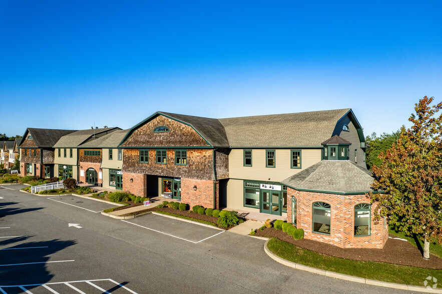 101-112 Clock Tower Sq, Portsmouth, RI for sale - Primary Photo - Image 1 of 1