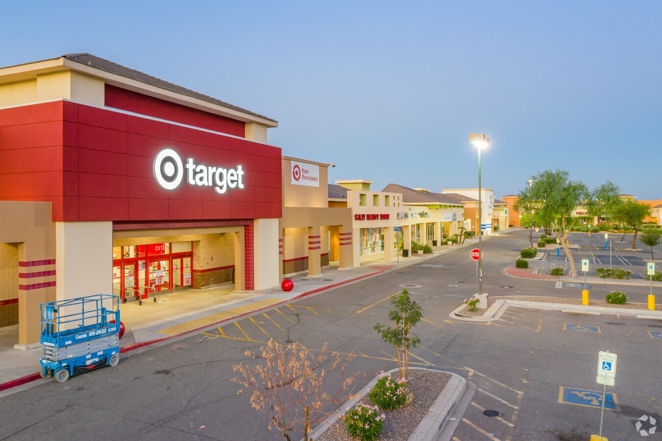 8055 W Bell Rd, Peoria, AZ 85382