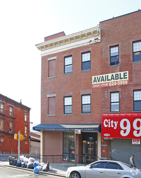 722 Myrtle Ave, Brooklyn, NY for lease - Building Photo - Image 2 of 8