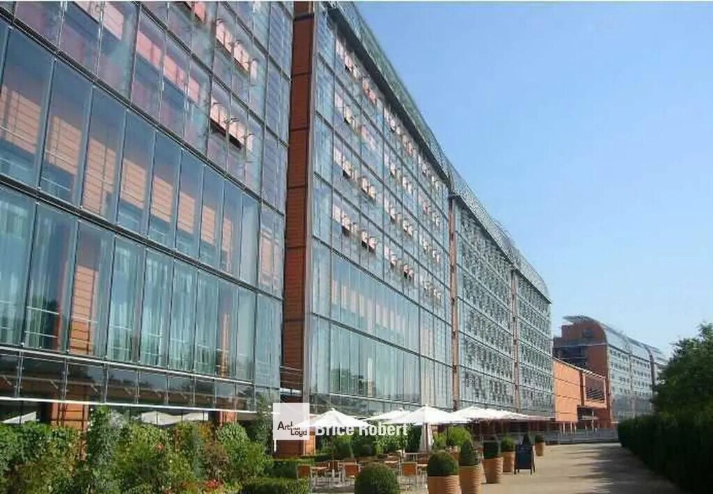 Location Bureaux 269 m² - Photo 1