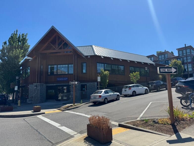 202 E Historic Columbia River Hwy, Troutdale, OR for lease - Building Photo - Image 1 of 12