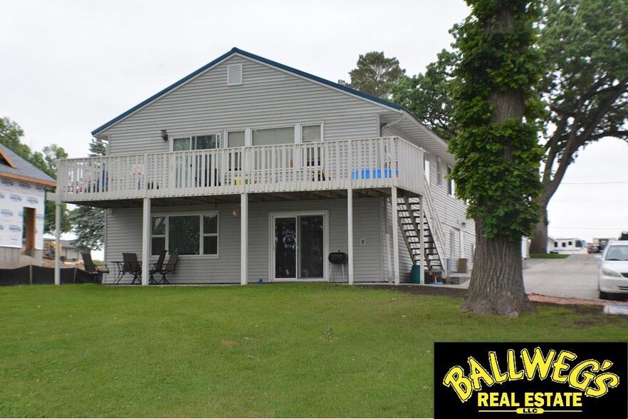 W10607 Blackhawk Trl, Fox Lake, WI 53933