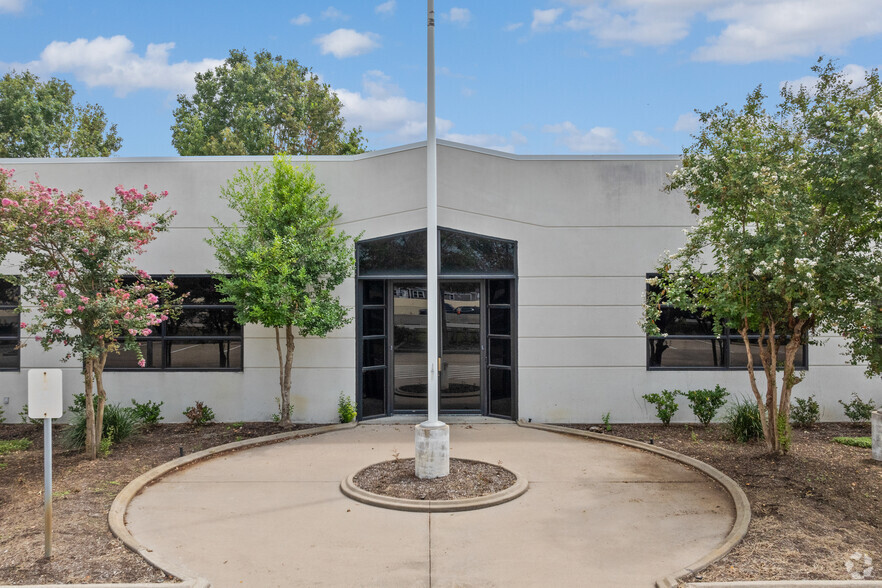 13815 South Fwy, Houston, TX for lease - Building Photo - Image 1 of 22