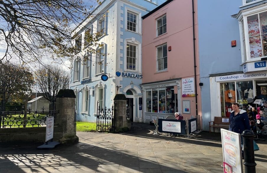 18 High St, Tenby for lease - Primary Photo - Image 1 of 1
