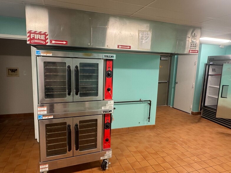 355 W Market St, West Chester, PA for lease - Building Photo - Image 3 of 8