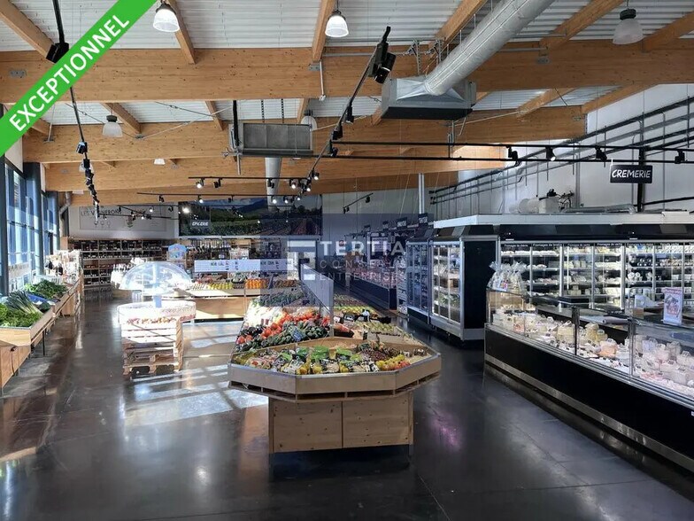 Retail in Le Crès for lease - Interior Photo - Image 2 of 8
