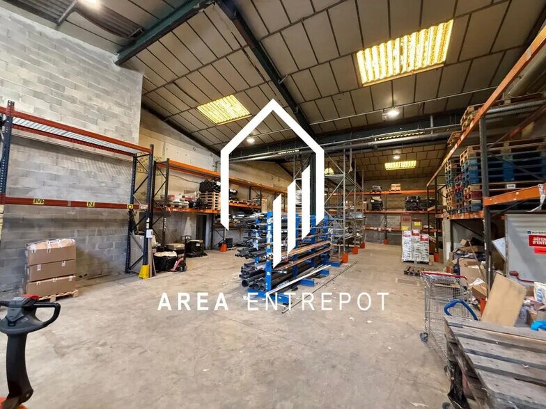 Flex in Aubagne for lease - Interior Photo - Image 2 of 8