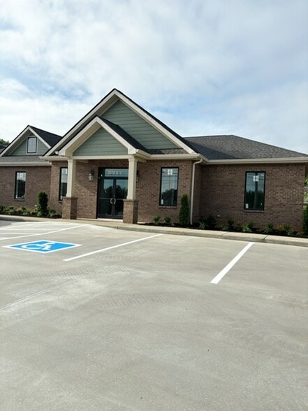 2678 Townsend Ct, Clarksville, TN for lease - Building Photo - Image 1 of 12
