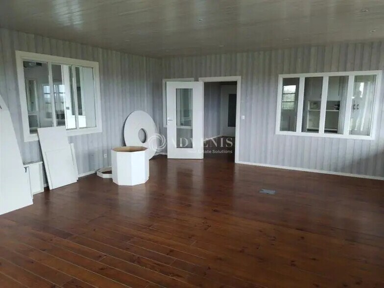 Office in Chérac for lease - Interior Photo - Image 3 of 6
