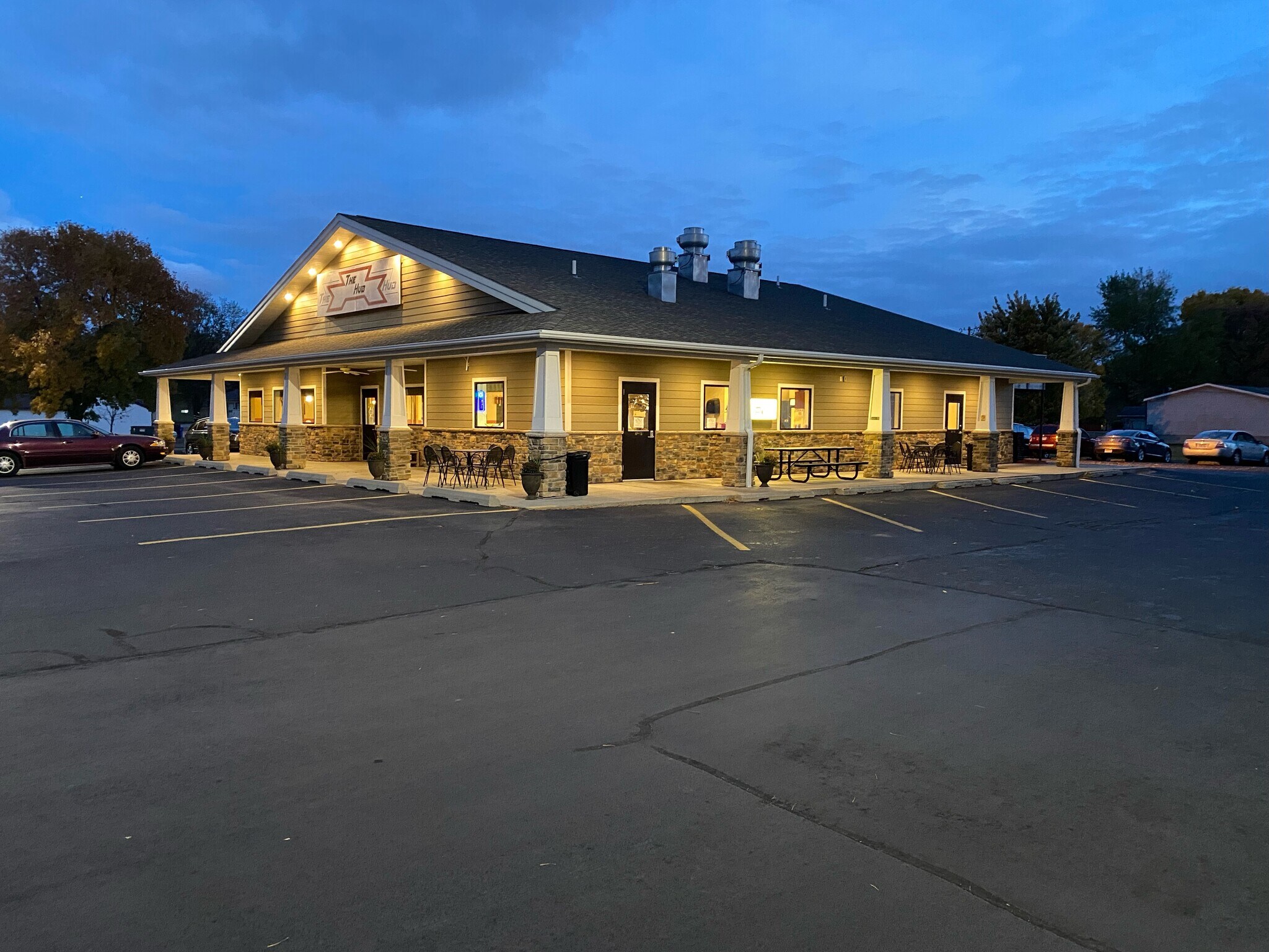 2006 20th St, Slayton, MN 56172 The Hub Drive In Iconic Restaurant