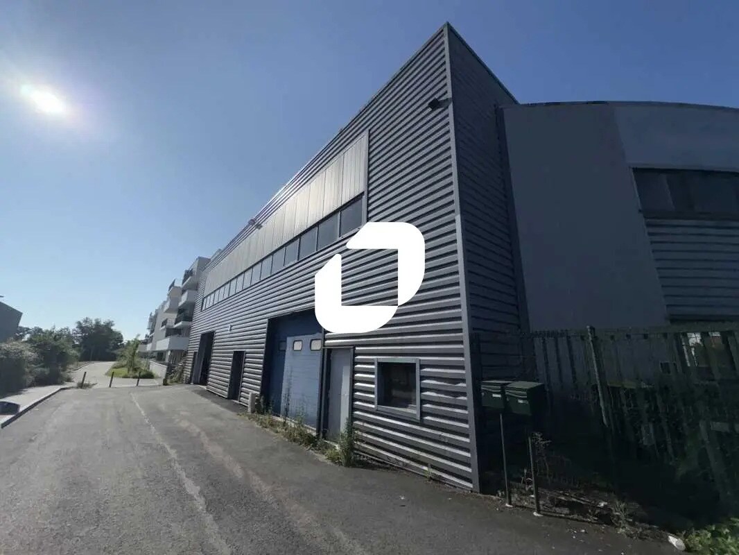 Flex in Lormont for lease Building Photo- Image 1 of 12