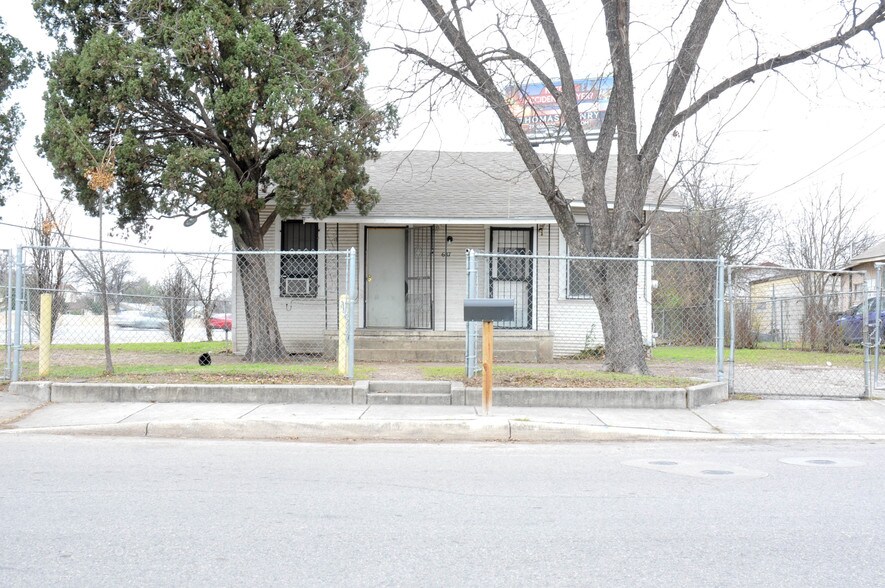 687 Stonewall St, San Antonio, TX 78214