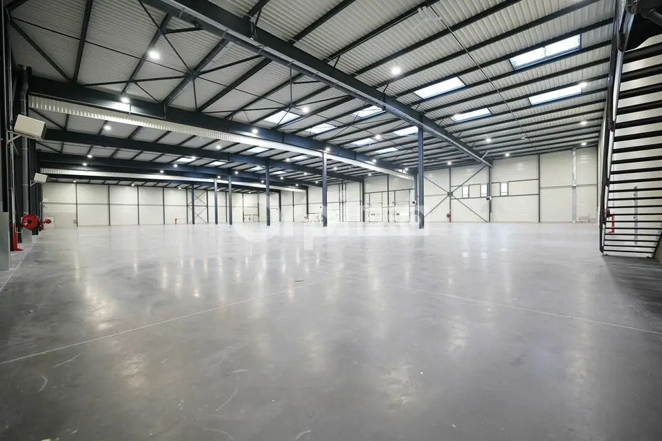 Flex in Saint-Laurent-de-Mure for lease Interior Photo- Image 1 of 13