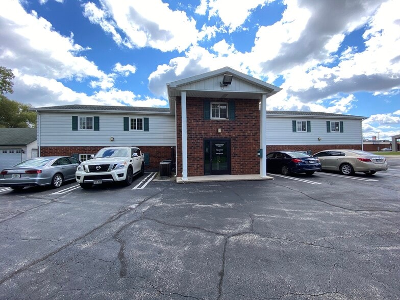 630 S Green Bay Rd, Neenah, WI for sale - Building Photo - Image 1 of 1