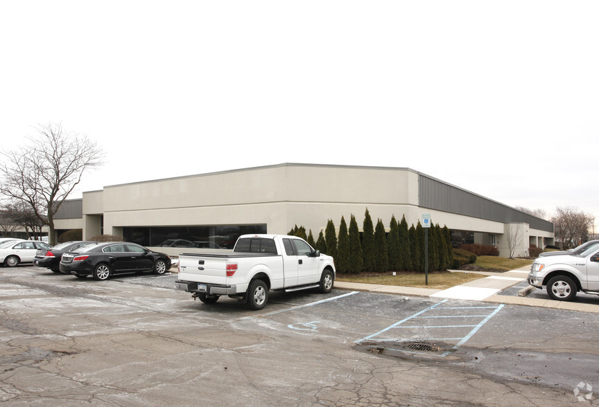 800 Kirts Blvd, Troy, MI for lease - Building Photo - Image 3 of 8