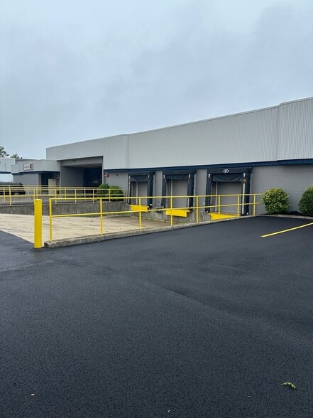 91-101 Benbro Dr, Cheektowaga, NY for lease - Building Photo - Image 1 of 12