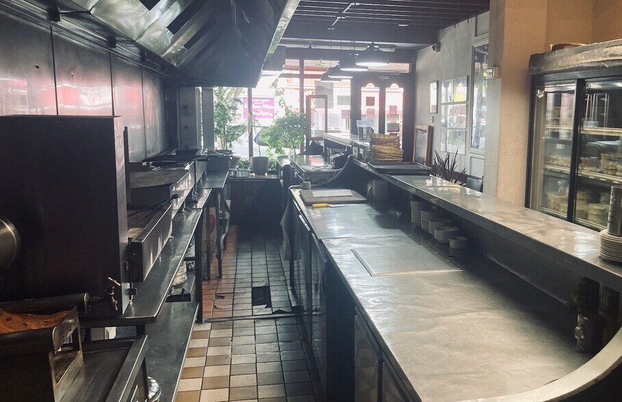 71-73 Myddleton Rd, London for lease - Interior Photo - Image 2 of 10