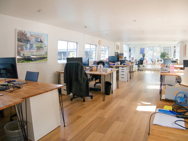 67 Quai Charles Pasqua, Levallois-Perret for sale - Building Photo - Image 1 of 17