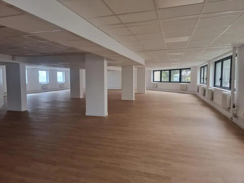 Office in Montreuil for lease - Interior Photo - Image 3 of 16