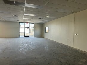 8131 N Loop Dr, El Paso, TX for lease Interior Photo- Image 2 of 3