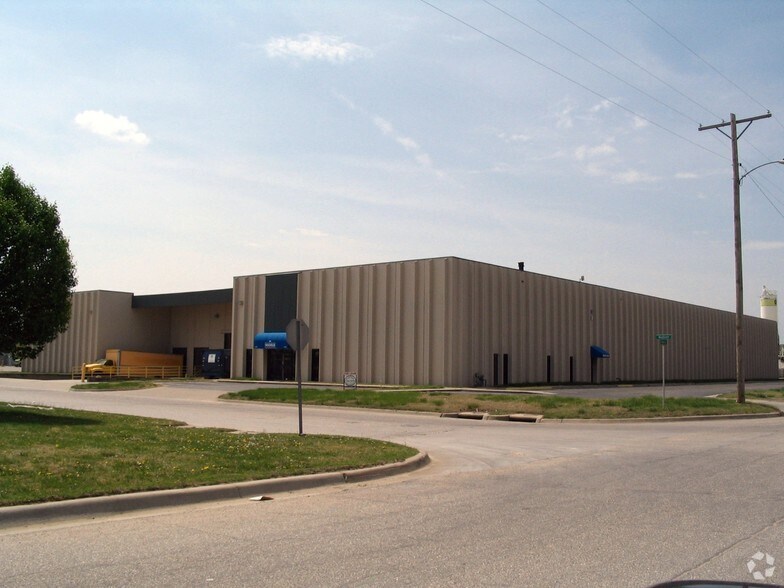 3001 S Madison, Wichita, KS for lease - Building Photo - Image 2 of 27