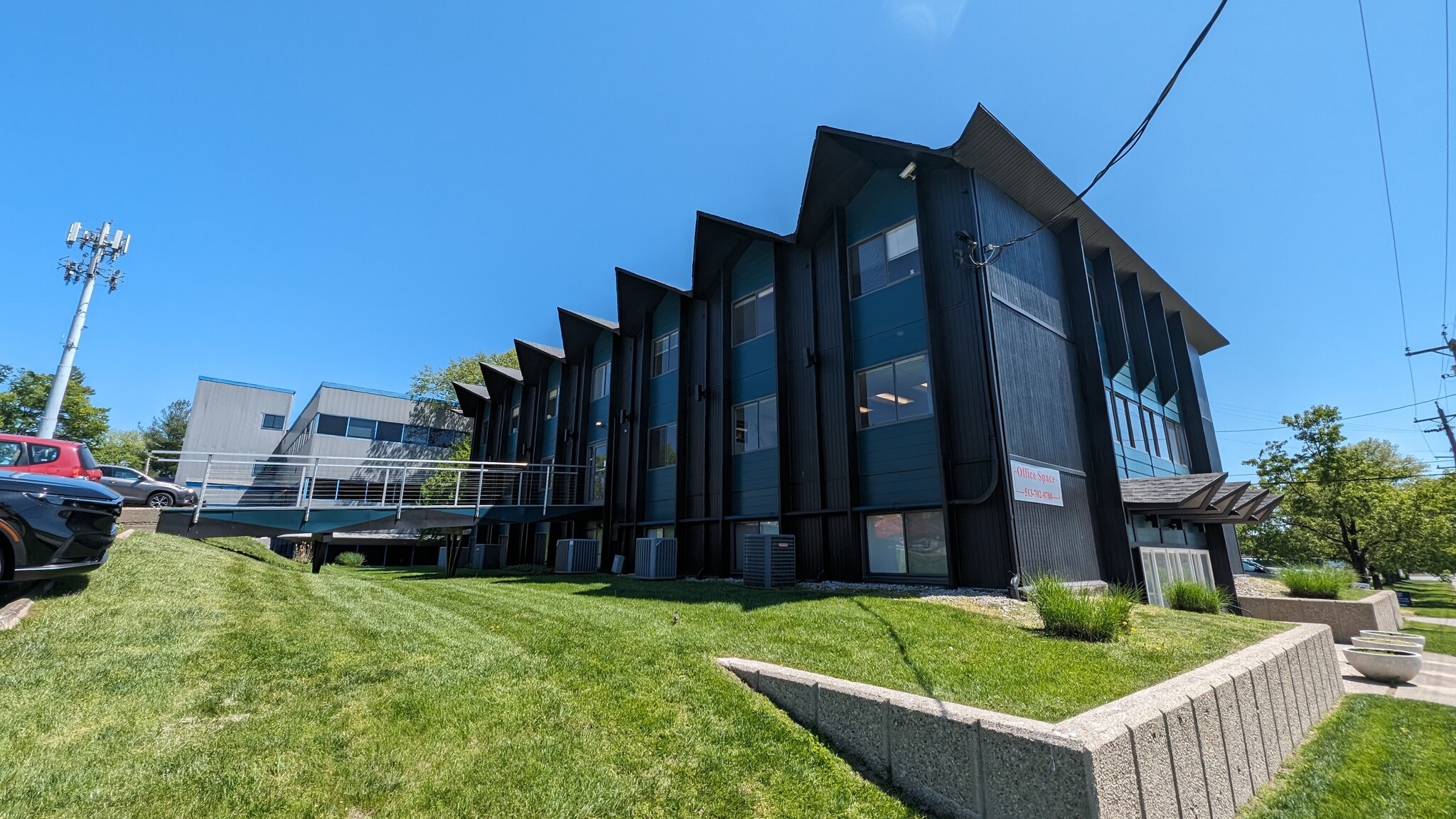 4242 Airport Rd, Cincinnati, OH for lease Building Photo- Image 1 of 21