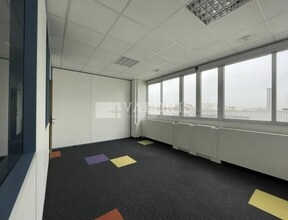 Office in Lyon for lease Interior Photo- Image 2 of 11