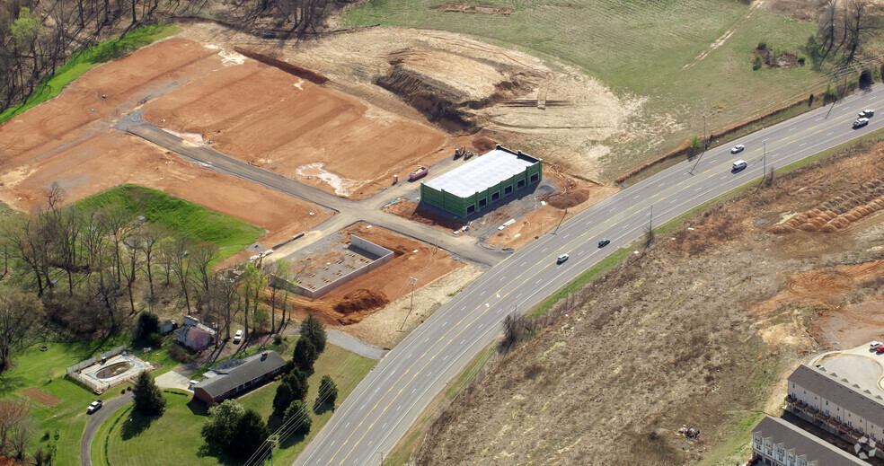 1082 Tiny Town Rd, Clarksville, TN for lease - Primary Photo - Image 1 of 5