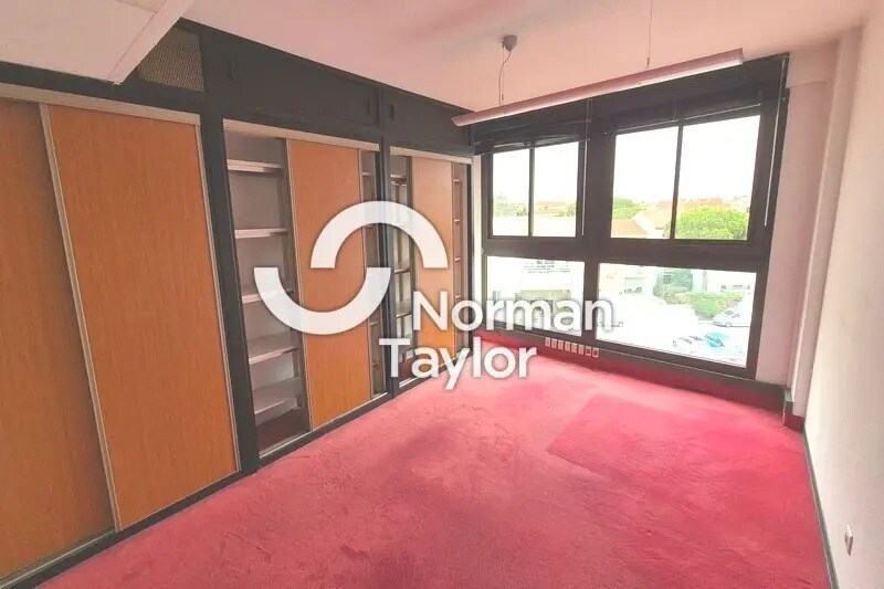 Office in Perpignan for lease - Interior Photo - Image 2 of 9