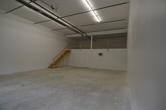 406 Harold Dow Hwy, Eliot, ME for lease Interior Photo- Image 2 of 8