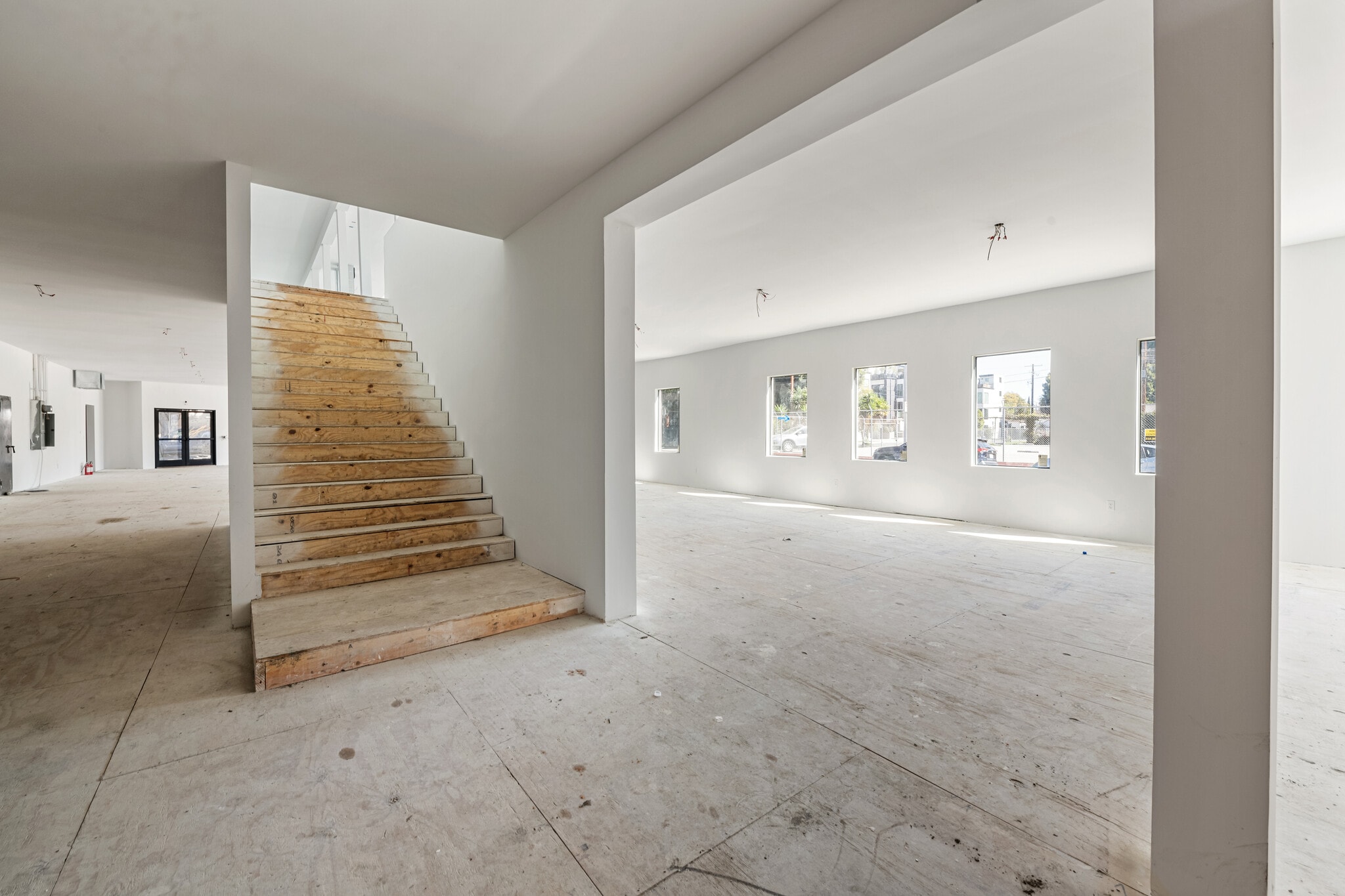 6600 Lexington Ave, Los Angeles, CA for lease Interior Photo- Image 1 of 3