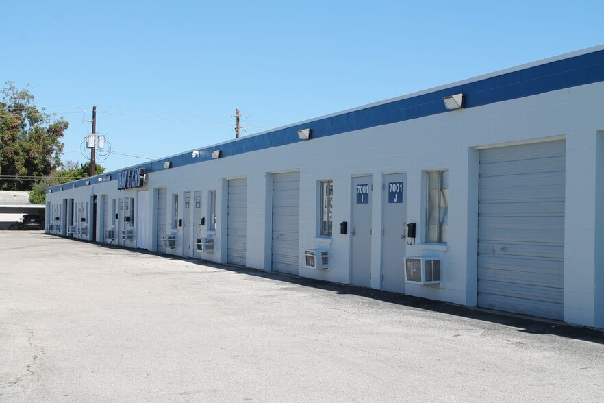 7001 Mullins Dr, Houston, TX for lease - Building Photo - Image 1 of 2