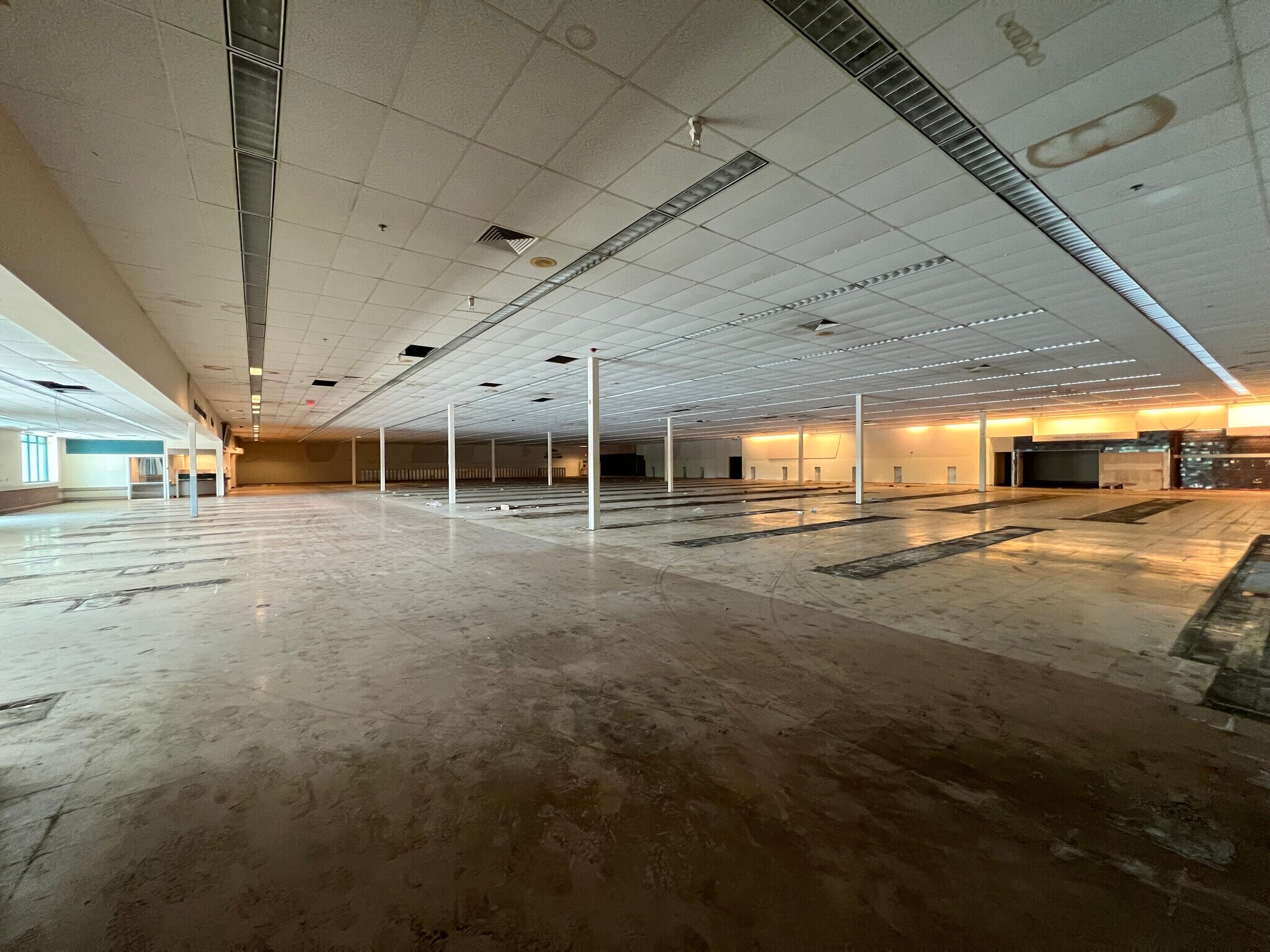 7086 Worcester Rd, ster, MA 01570 ster Plaza