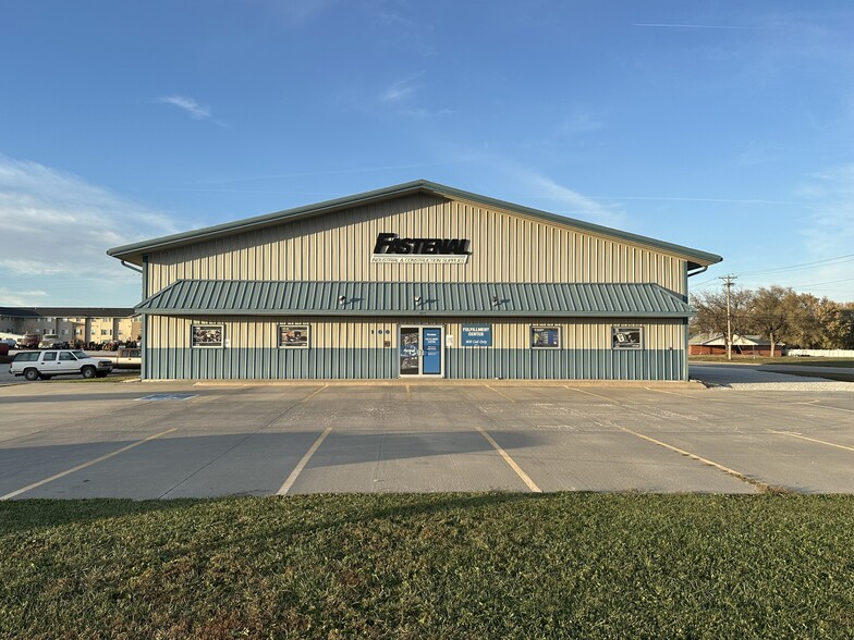 100 W J St, Hastings, NE for sale - Building Photo - Image 1 of 1