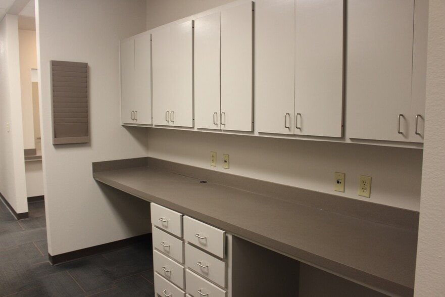 805 W Wadley Ave, Midland, TX for lease - Interior Photo - Image 3 of 7