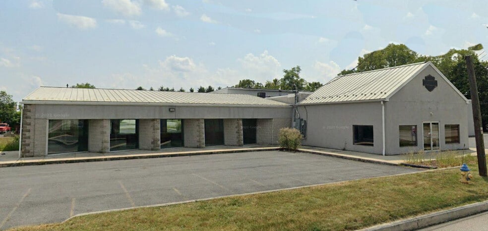 28 E Main St, New Kingstown, PA for lease - Primary Photo - Image 1 of 11