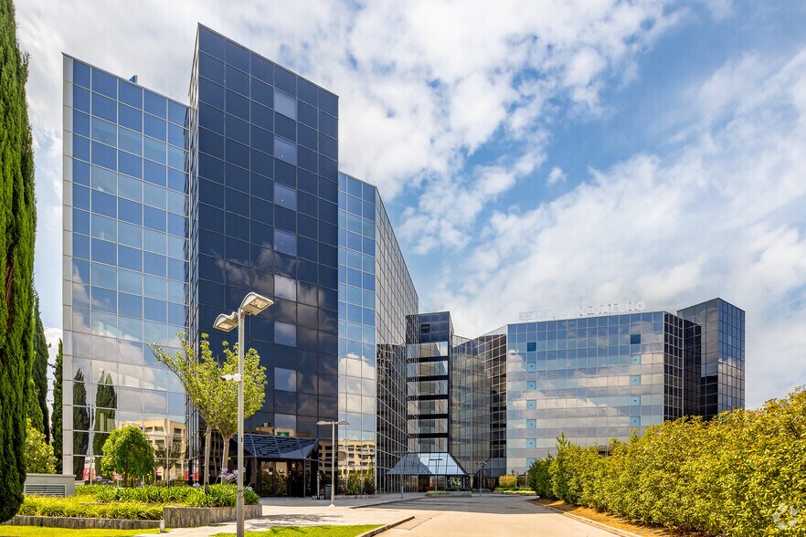 Carrer Plaça del Centre, 1B, Ripollet, Barcelona for lease - Building Photo - Image 2 of 7