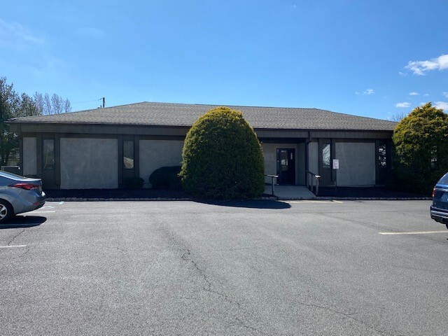 675 Line Rd, Aberdeen, NJ for lease - Building Photo - Image 1 of 5