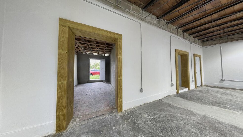 3143-3161 General Meyer Ave, New Orleans, LA for lease - Building Photo - Image 3 of 34