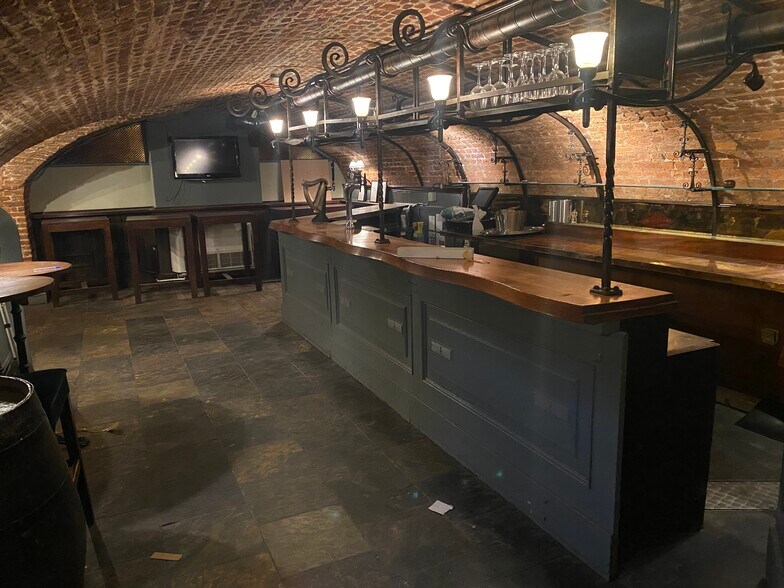 2 Suffolk Ln, London for lease - Building Photo - Image 2 of 3