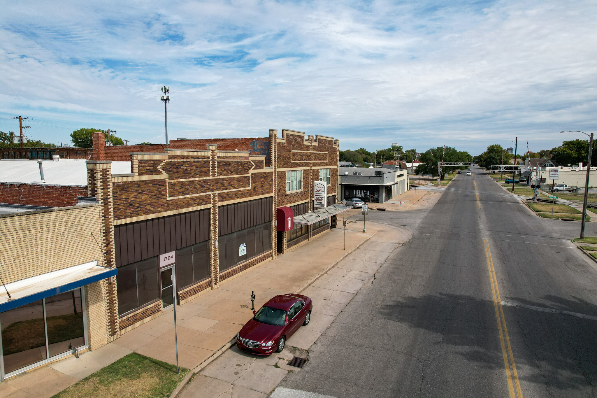 1700-1704 W Douglas Ave, Wichita, KS 67203 - Delano Office/Warehouse ...