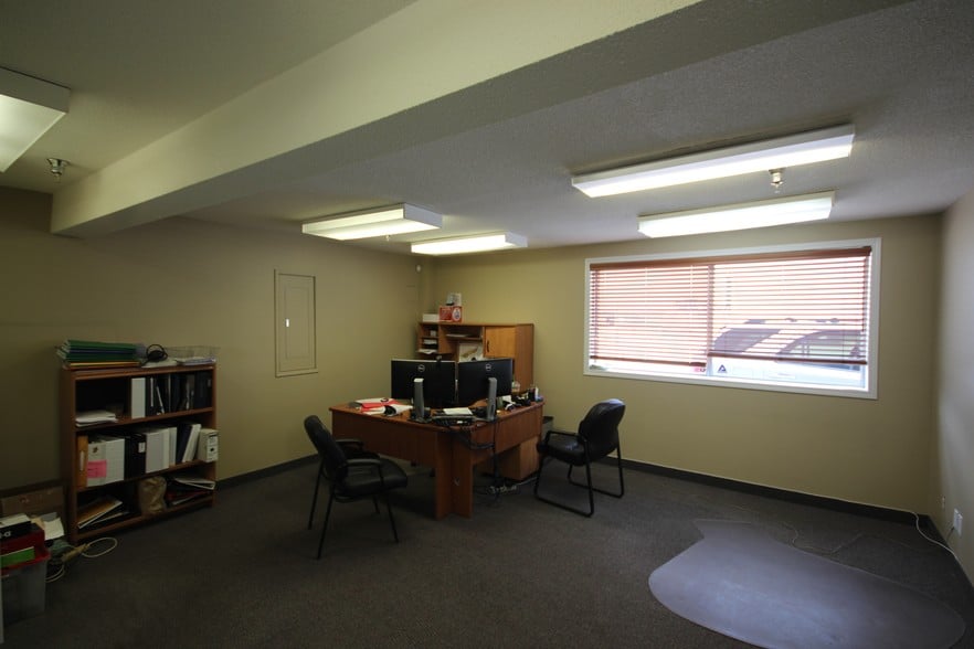 17604-17620 107 Av NW, Edmonton, AB for lease - Interior Photo - Image 2 of 7