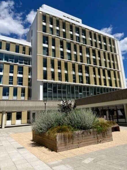 3 Avenue Du Centre, Guyancourt for lease - Building Photo - Image 2 of 3