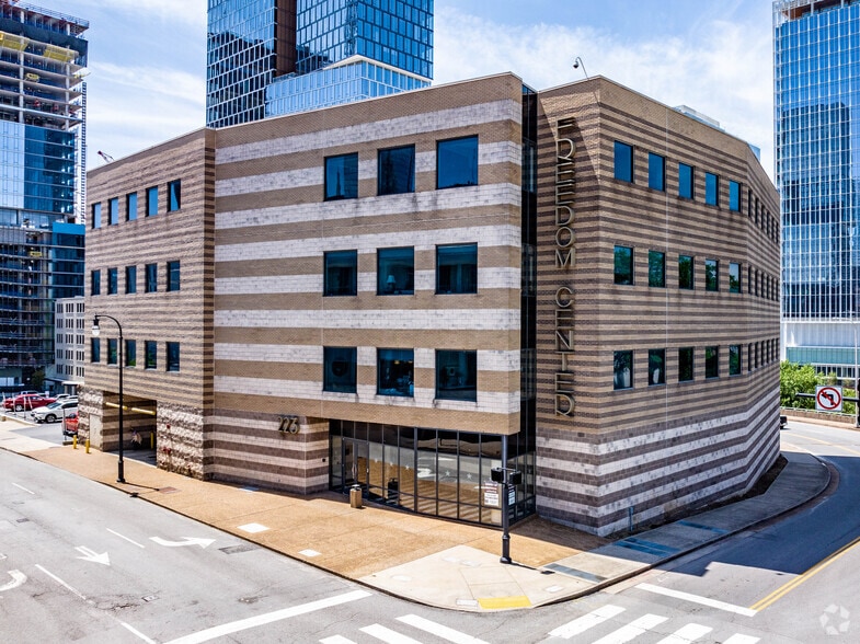 223 Rosa L Parks Blvd, Nashville, TN for lease - Primary Photo - Image 1 of 15